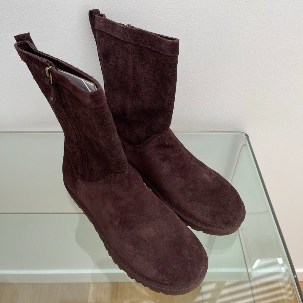 UGG Australia Low Pro Short Brown Suede Boots Size 9